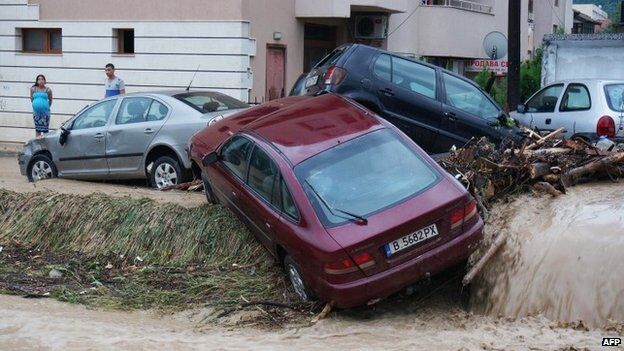 Из-за наводнения в Болгарии погибло 10 человек, есть пропавшие без вести