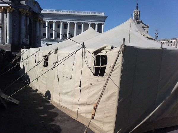 Мешавшие Киевсовету палатки перенесли на Майдан 