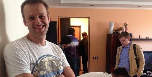 Правосуддя по-російськи: ФСБ нагрянула до Навального в 4 ранку і збиралася ламати двері