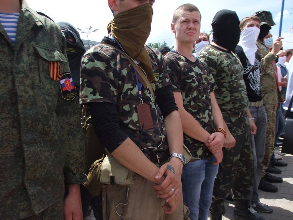 В Донецке митинговали сторонники "ДНР": требовали "мира", но клялись воевать до последнего