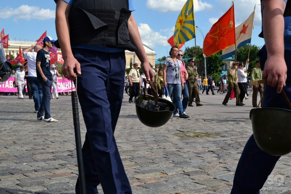 В Харькове около 300 человек вышли требовать прекращения АТО 