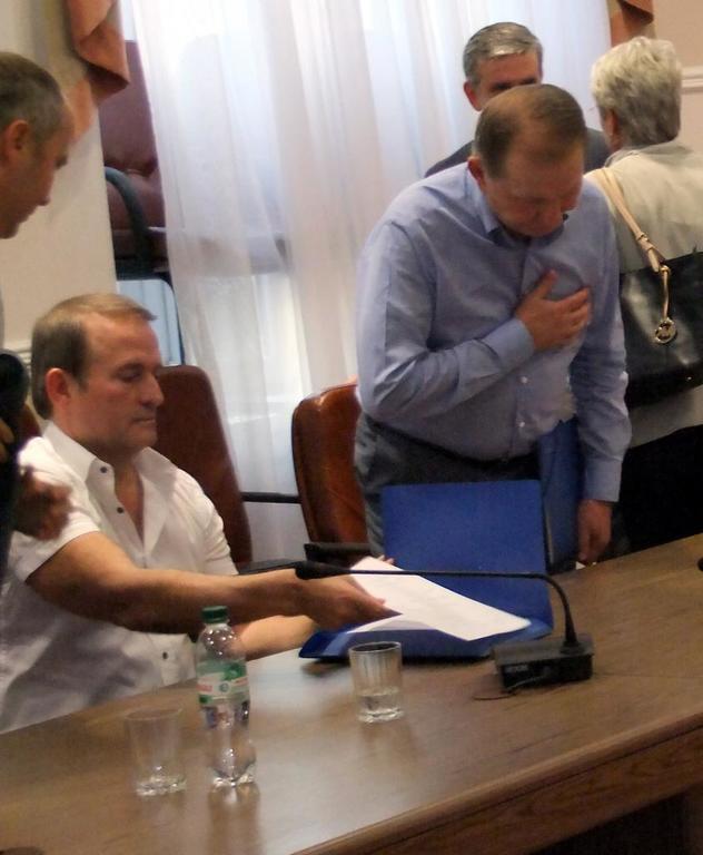 Як проходили переговори про світ в Донецьку. Фотофакт