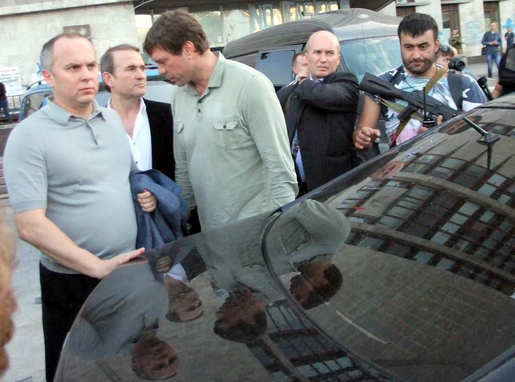 Как проходили переговоры о мире в Донецке. Фотофакт