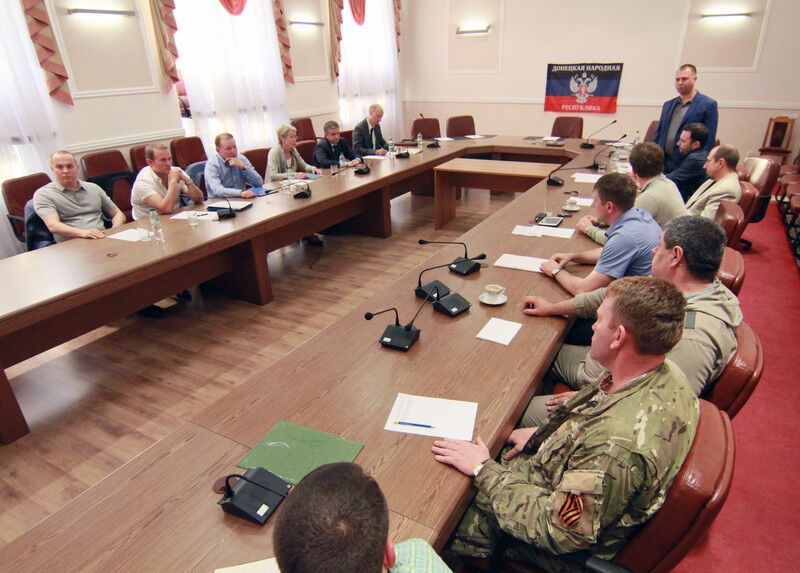 Переговоры по перемирию: Зурабов отрицает, что это переговоры, Царев отшил журналистов