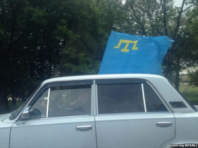 Кримські татари все-таки влаштували автопробіг у День прапора по окупованому півострову