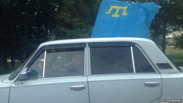 Крымские татары все-таки устроили автопробег в День флага по оккупированному полуострову