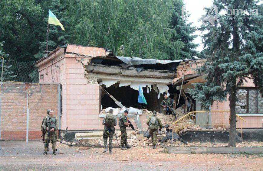 В Артемовске силовики отбили нападение террористов на танковую базу