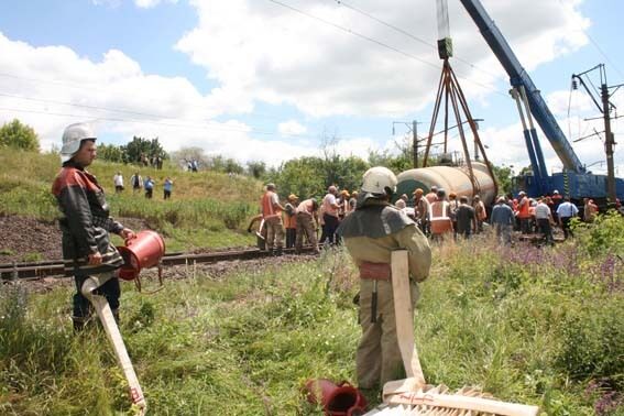 В Черкаській області з рейок зійшла цистерна з газом: пошкоджено 150 м колії