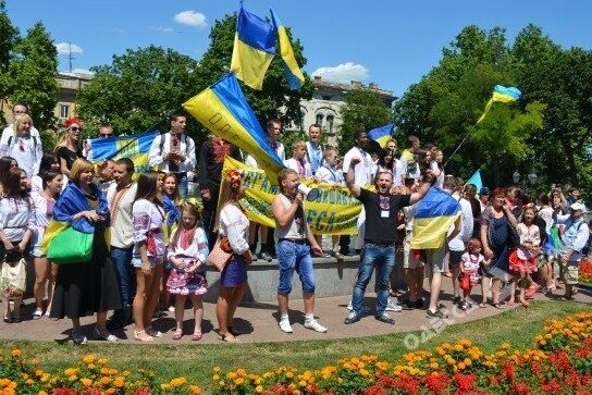 В Одессе прошел "мегамарш вышиванок"