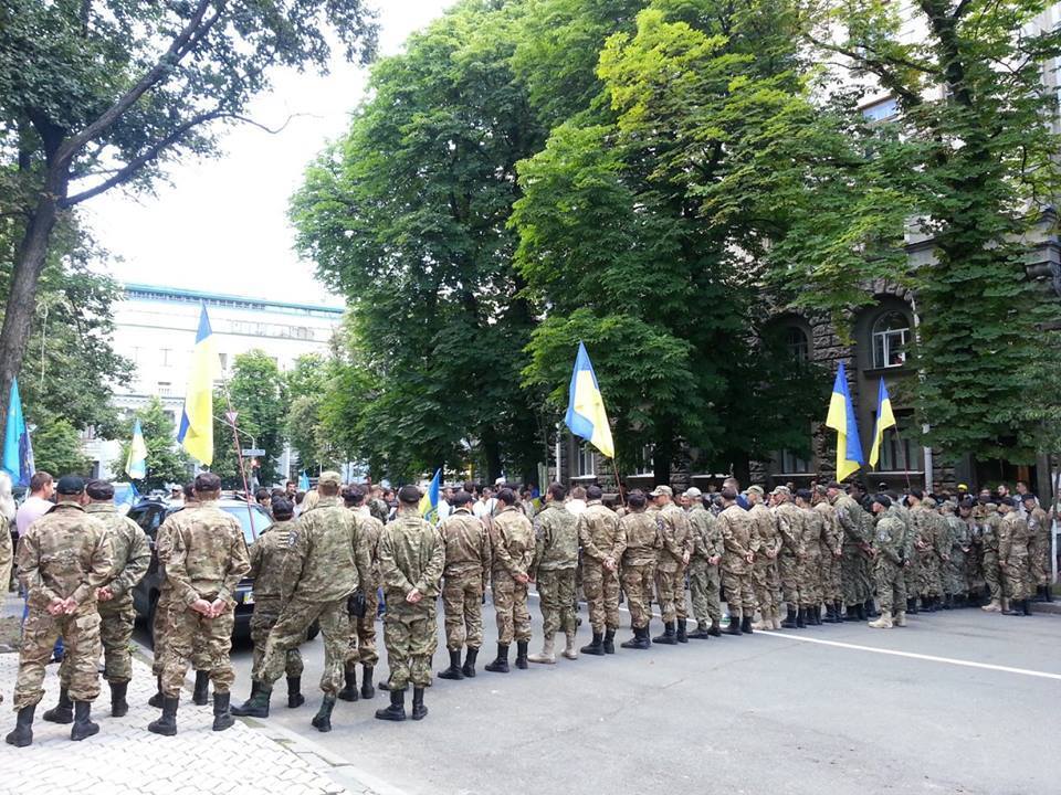 Бійці "Донбасу" зажадали від Порошенка зупинити перемир'я