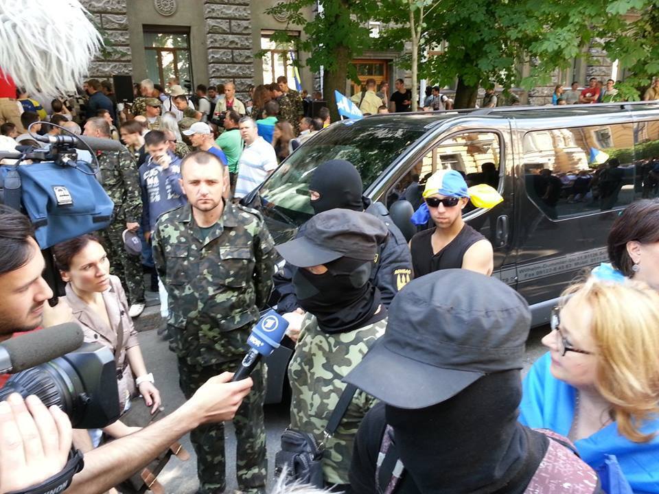 Бойцы "Донбасса" потребовали от Порошенко остановить перемирие