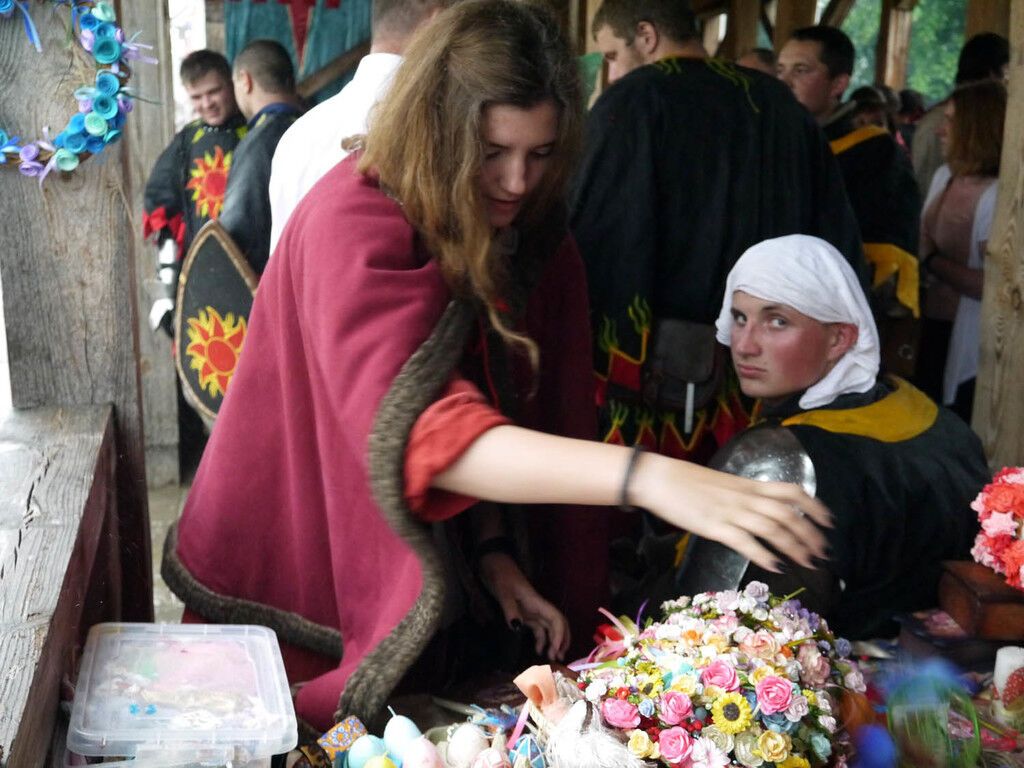 В Древнем Киеве презентовали новый тур "Из варяг в греки": пароход, шашлык и рыцарский турнир