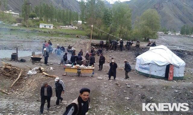 В Киргизии милиционера привязали к лошади и протащили его по земле