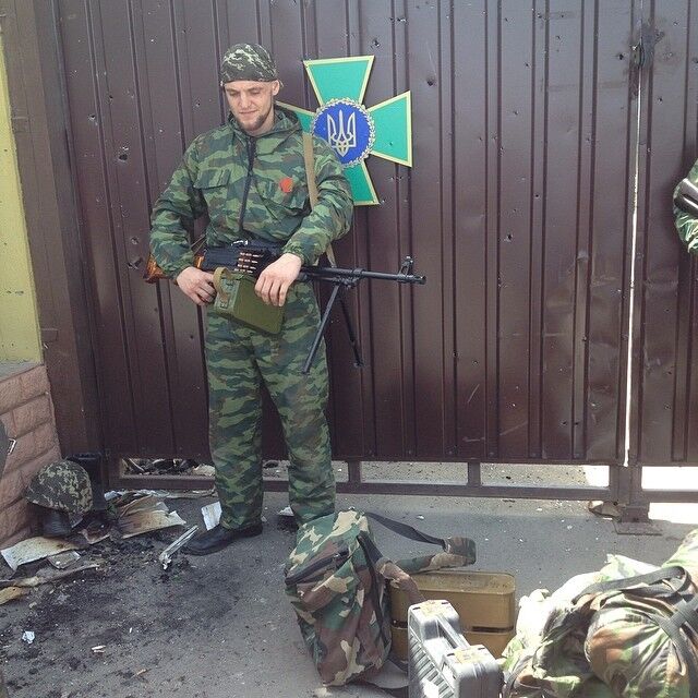 Журналіст РФ, незаконно проник в Україну, хвастає відео Луганській прикордонної застави з кинутим зброєю