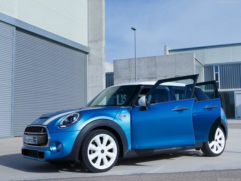 МИНИ Cooper добавили дверей