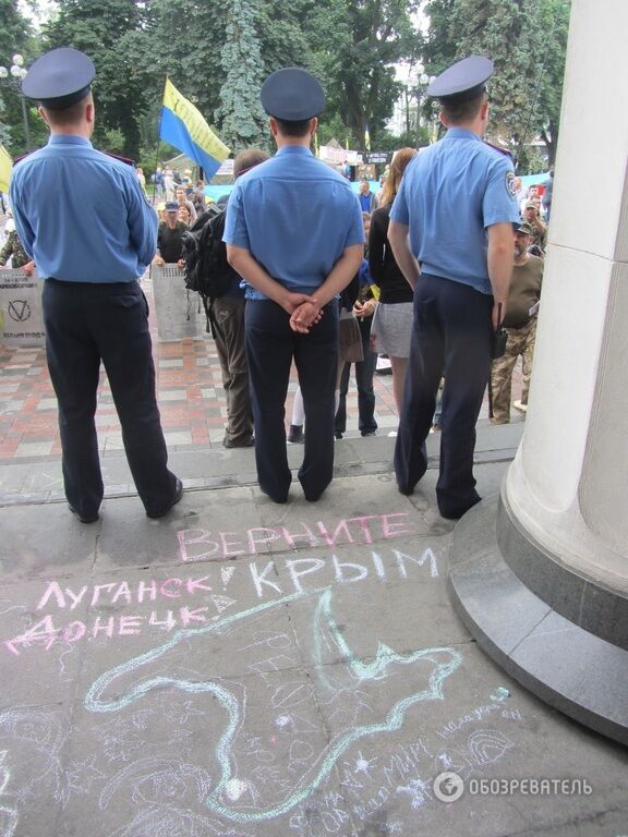 Переселенцы из горячих точек пикетировали ВР, требуя статус беженцев