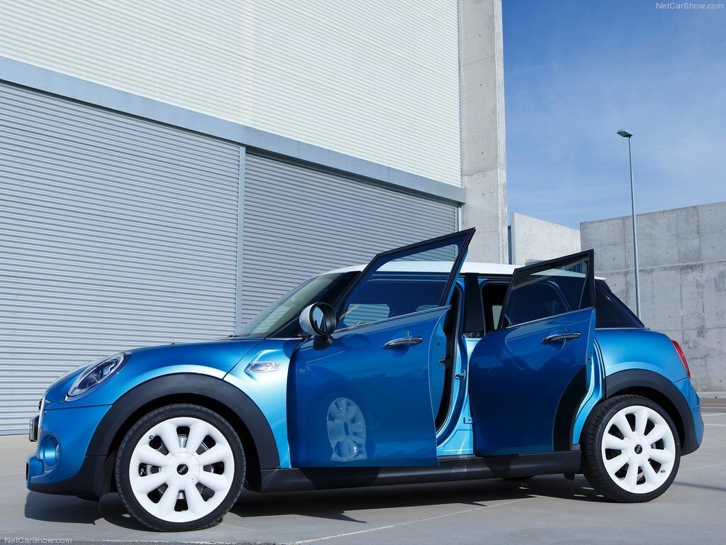 МИНИ Cooper добавили дверей