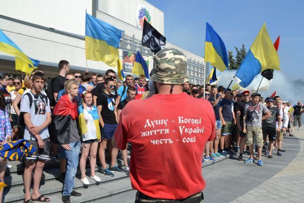 Ультрас в Черкассах провели Марш единства и собрали деньги бойцам АТО