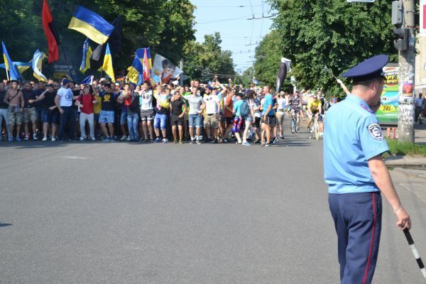 Ультрас в Черкасах провели Марш єдності і зібрали гроші бійцям АТО