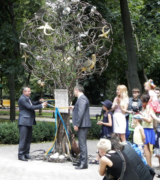 Жидков, Литовченко і Дорожкіна відкрили в Києві дерево бажань
