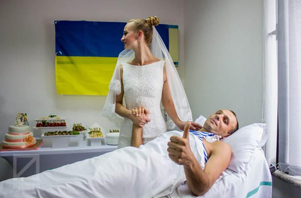 Любовь против войны. Десантники, раненые в АТО, сыграли свадьбы в военном госпитале