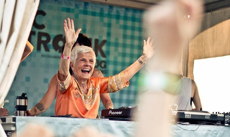 15 фотографий, которые доказывают, что душа не стареет