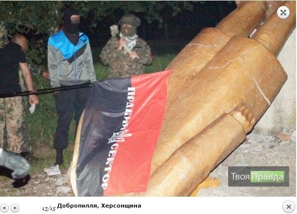 На Херсонщине снесли еще три памятника Ленину и сожгли флаг РФ