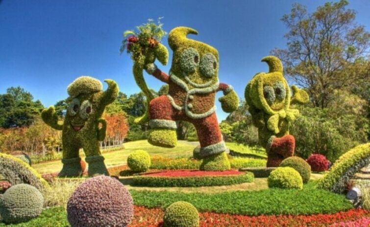 В Канаде "выросли" гигантские скульптуры из растений