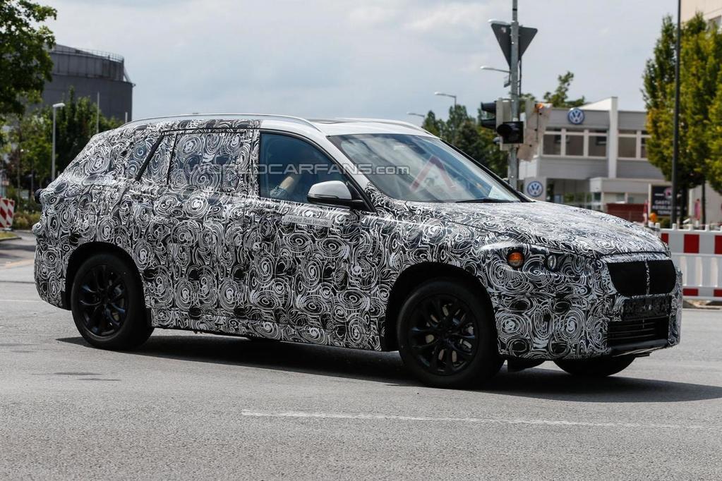 БМВ обкатывает неизвестную модель