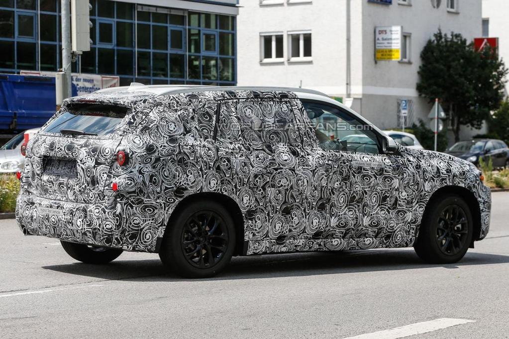 БМВ обкатывает неизвестную модель