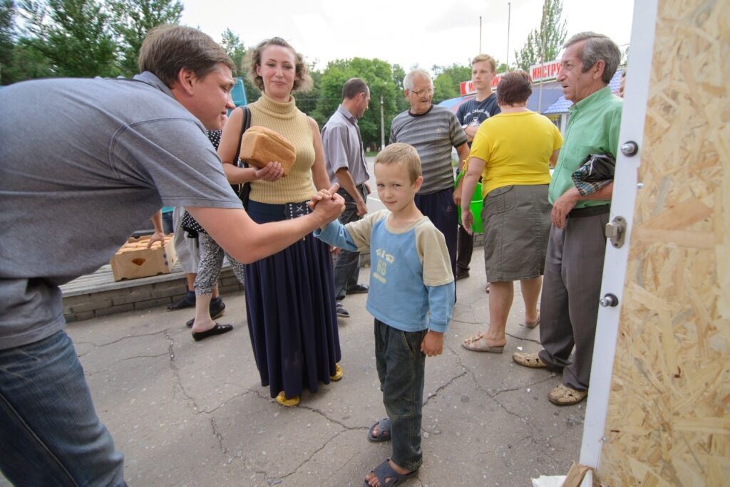 Партия развития Украины открыла второй пункт распределения гуманитарной помощи в Славянске