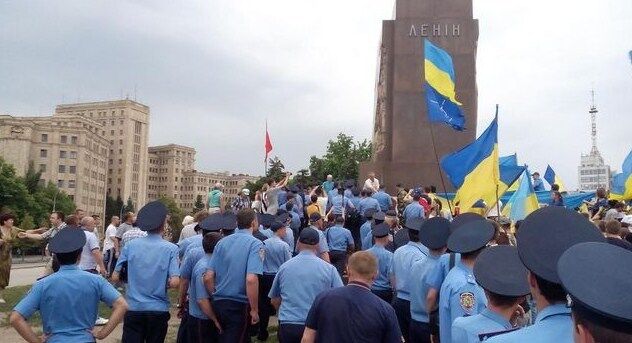 В Харькове вспыхнула потасовка между патриотами и сепаратистами