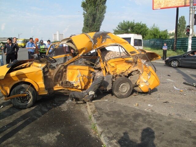 В Киеве угонщик авто попал в жуткое ДТП 