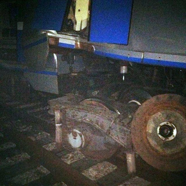 В сети появились фото и видео крушения поезда в московском метро