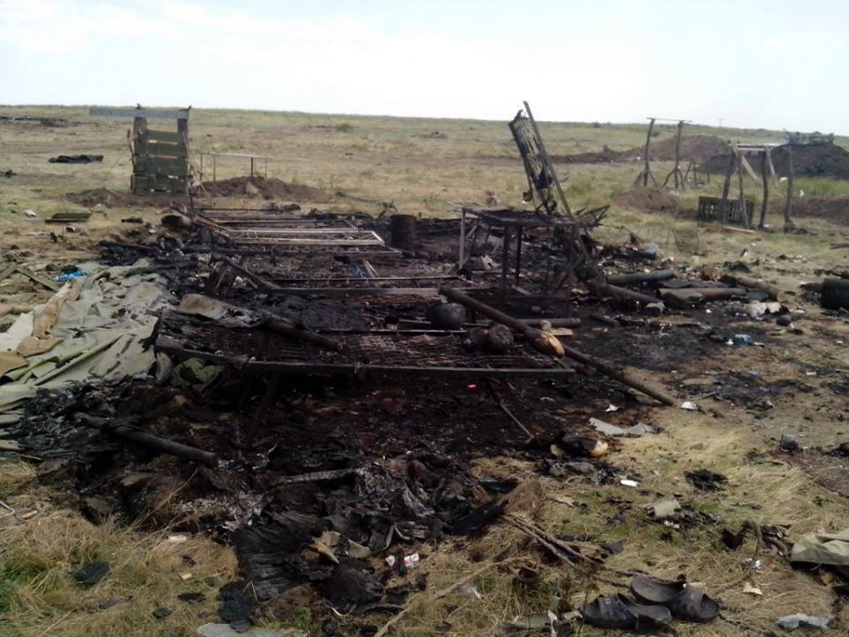 В сети появились фото уничтоженного террористами лагеря АТО под Зеленопольем