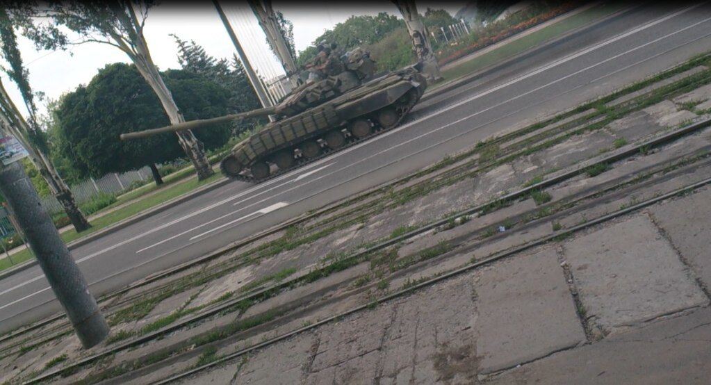 Российские танки беспрепятственно приехали из Луганска в Донецк