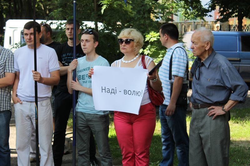 Львівські активісти під консульством РФ зажадали повернути Савченко в Україну