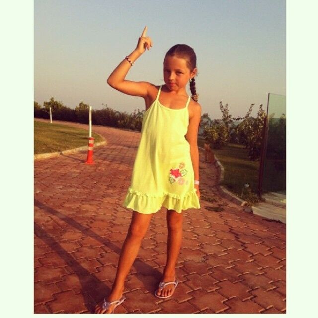 Анастасия Волочкова прикупила дочери старушечий наряд