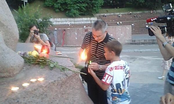 Украинцы почтили память жертв аварии в московском метро