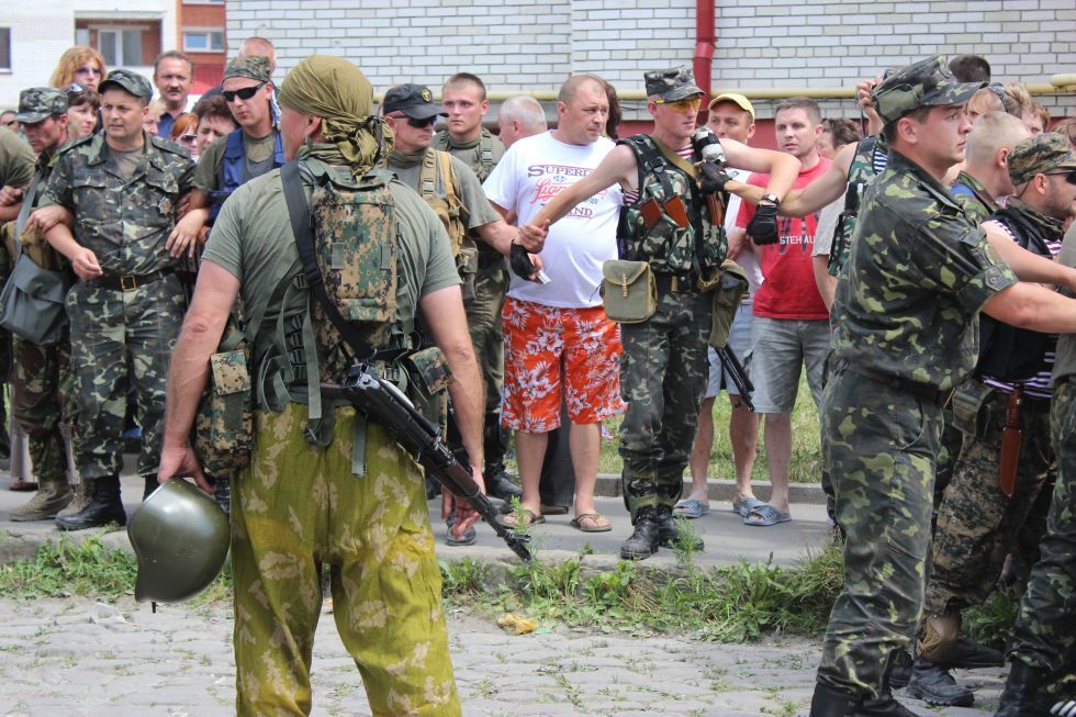 В Тернополе матери военных кидались под колеса автобусов с их сыновьями