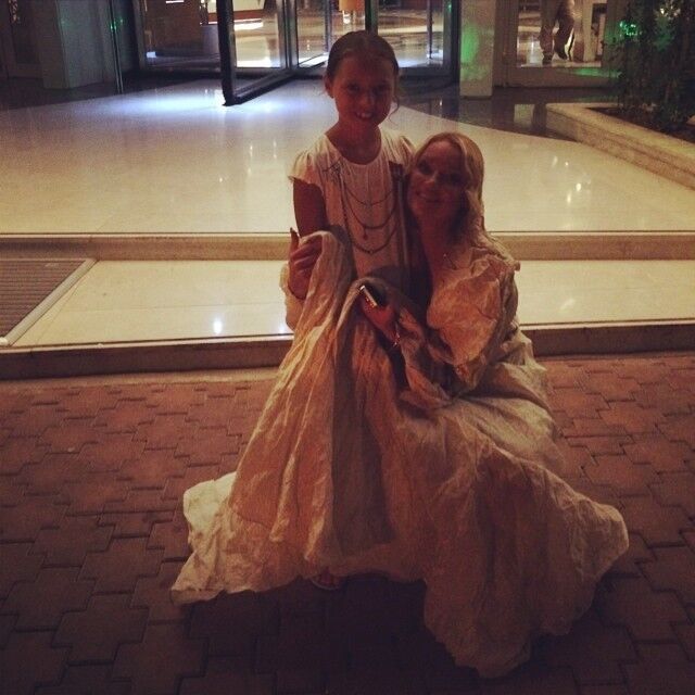 Анастасия Волочкова прикупила дочери старушечий наряд