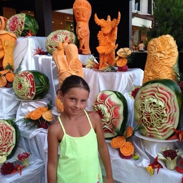 Анастасия Волочкова прикупила дочери старушечий наряд