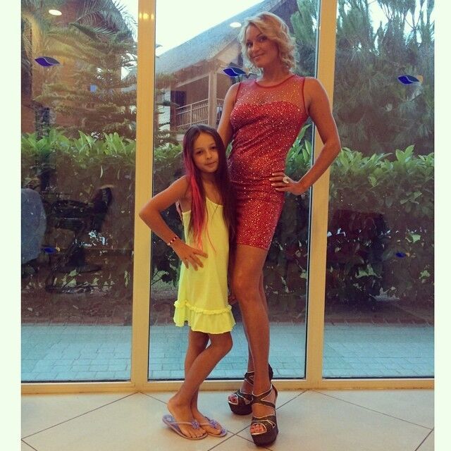 Анастасия Волочкова прикупила дочери старушечий наряд