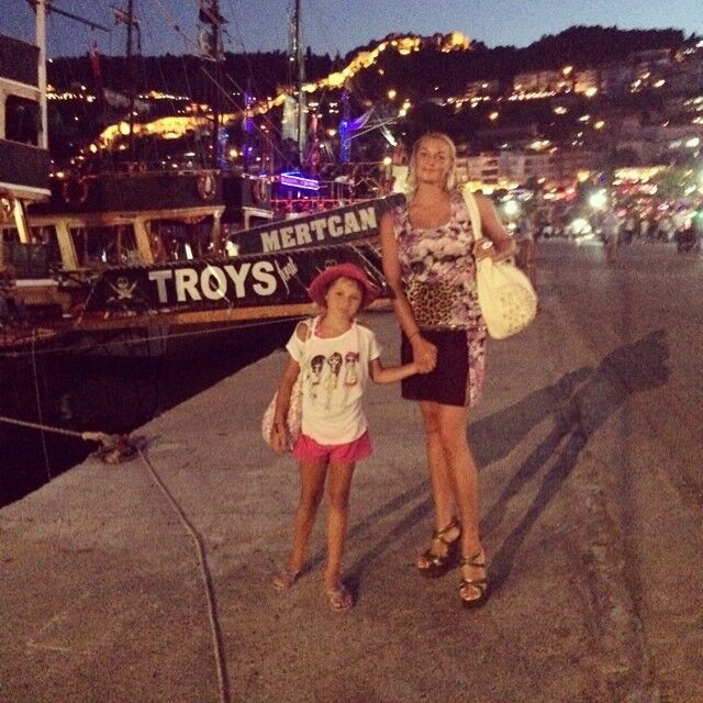 Анастасия Волочкова прикупила дочери старушечий наряд