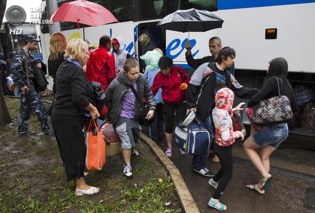 Донеччани покидають Україну