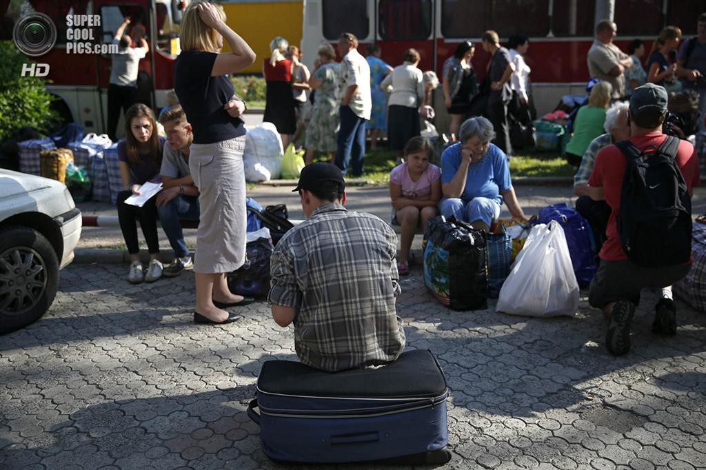 Донеччани покидають Україну