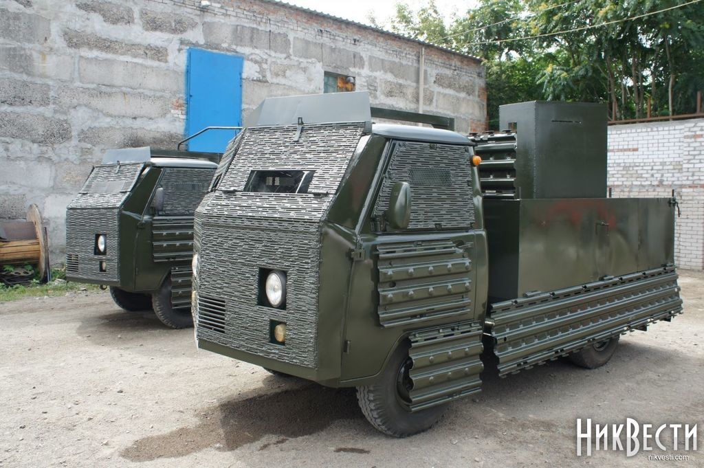Для луганских пограничников обычные УАЗы превратили в бронированные