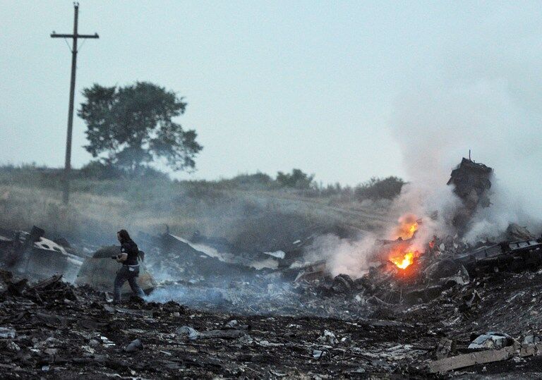 Страшные кадры сбитого самолета в Донецкой области