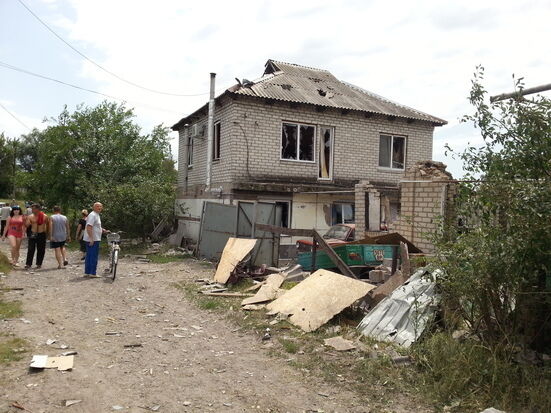 Партия регионов обнародовала фото последствий обстрела Луганска