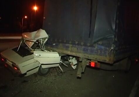 ДТП в Киеве: у автомобиля срезало крышу